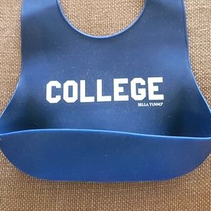 Bella tunno bib College